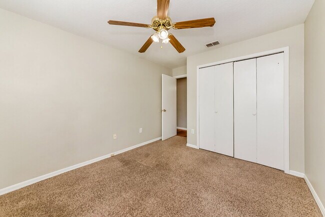 Building Photo - 208 Lookout Dr