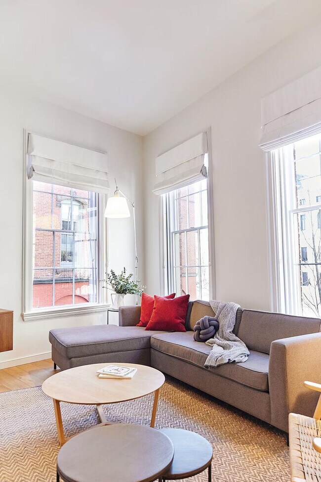 Building Photo - 121 Middle St