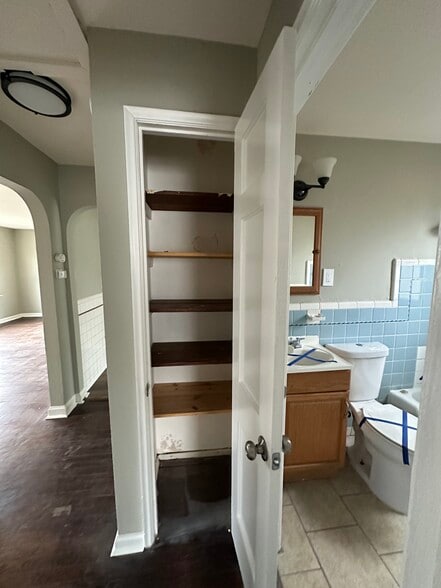 Building Photo - 2018 Raven Dr