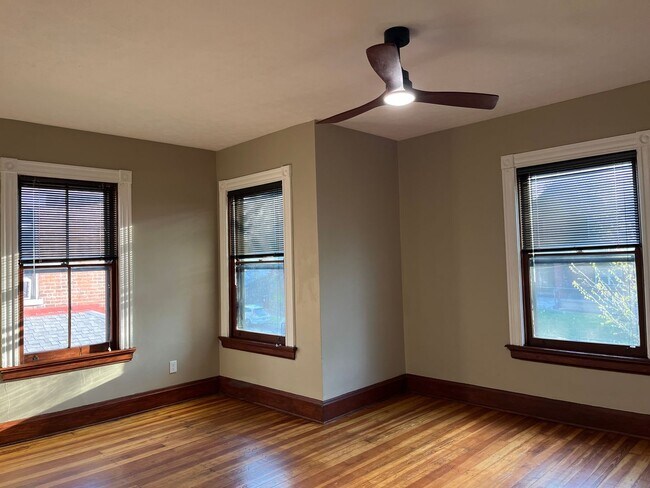 Building Photo - 2219 Scott St