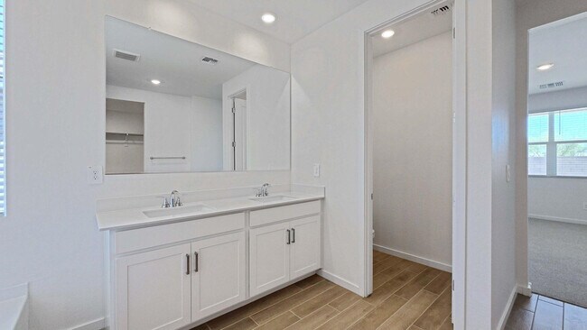 Building Photo - 17863 W Elm St