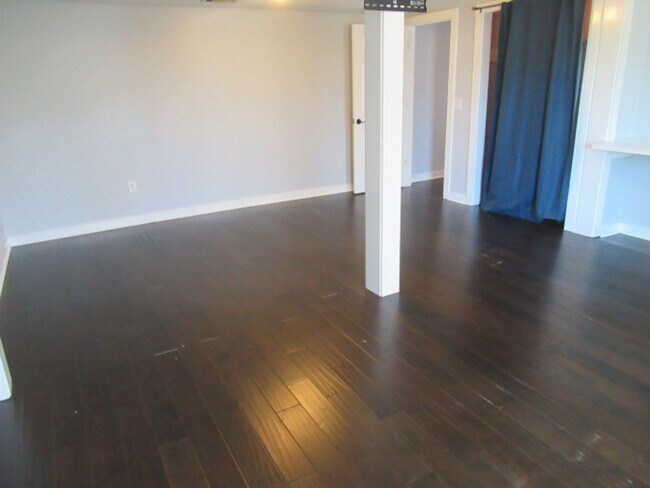 Building Photo - 627 Burson Ave