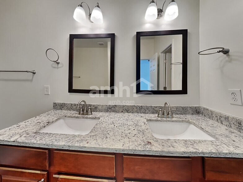 Building Photo - 7305 Ethans Way