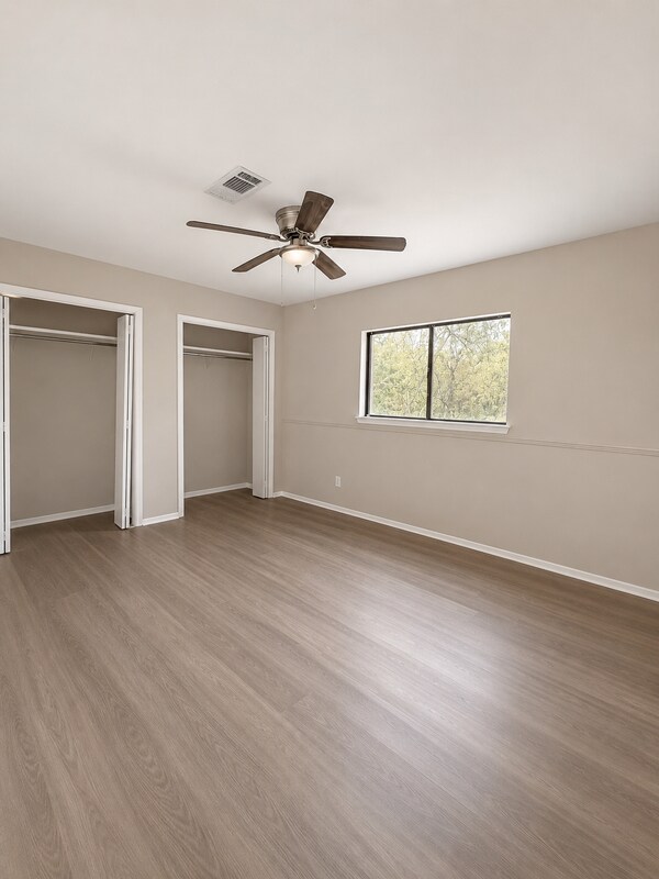 Building Photo - 505 Riverside Dr