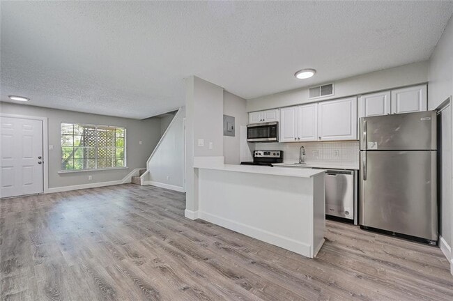 Building Photo - 1200 Banister Ln