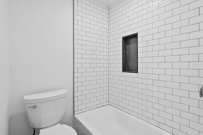 Building Photo - Brand New Remodel - 4BR / 2BA Home in Manchester - In-Unit Laundry, Convenient Location - Availab...