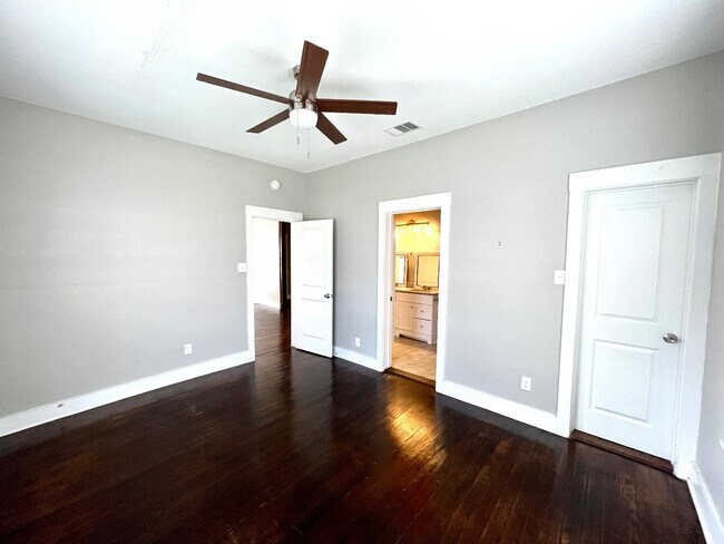 Building Photo - 1013 N Palmetto Ave