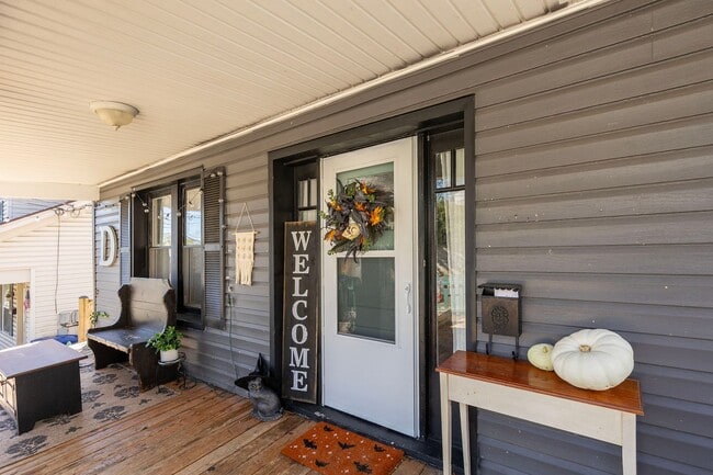 Building Photo - 308 W Main St