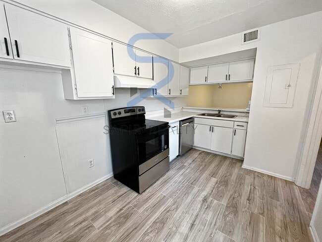 Building Photo - LIMITED-TIME OFFER! Apply today with NO APPLICATION FEE! Terms apply. Call (678) 487-7896, Option...