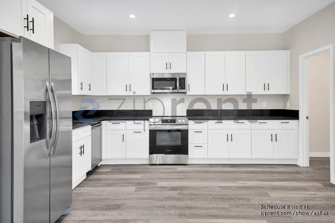 Building Photo - 22657 Strathern St