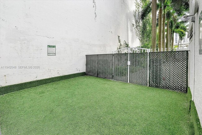 Building Photo - 133 NE 2nd Ave