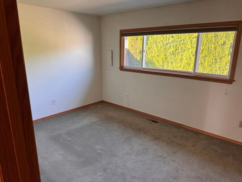 Building Photo - 4301 W Viola Ave