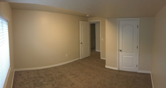 Building Photo - Cozy West Jordan Home with attached 2 car garage