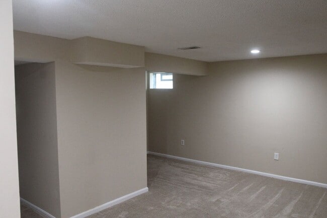 Building Photo - 2907 Bentbrook Dr