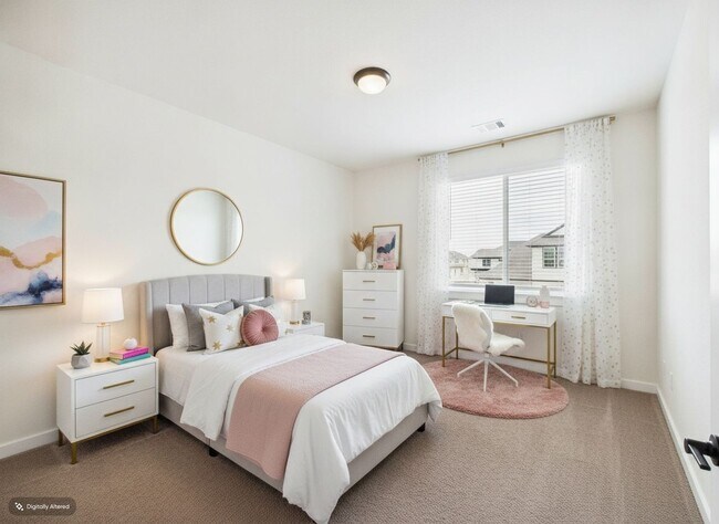 Building Photo - Great Townhouse with private yard