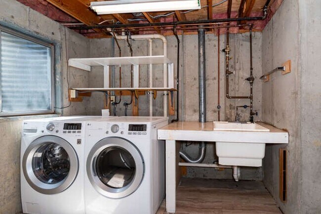 Building Photo - Online for roommate application ONLY