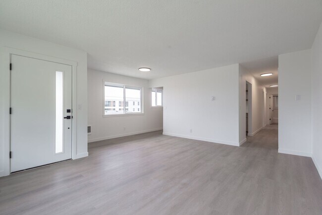 Building Photo - Crowne Pointe Apartment Homes