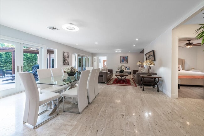 Building Photo - 2519 Barcelona Dr