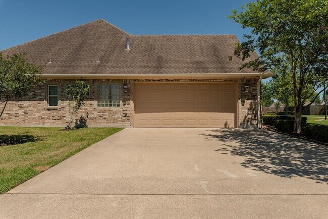 Building Photo - 313 Winding Brook Dr