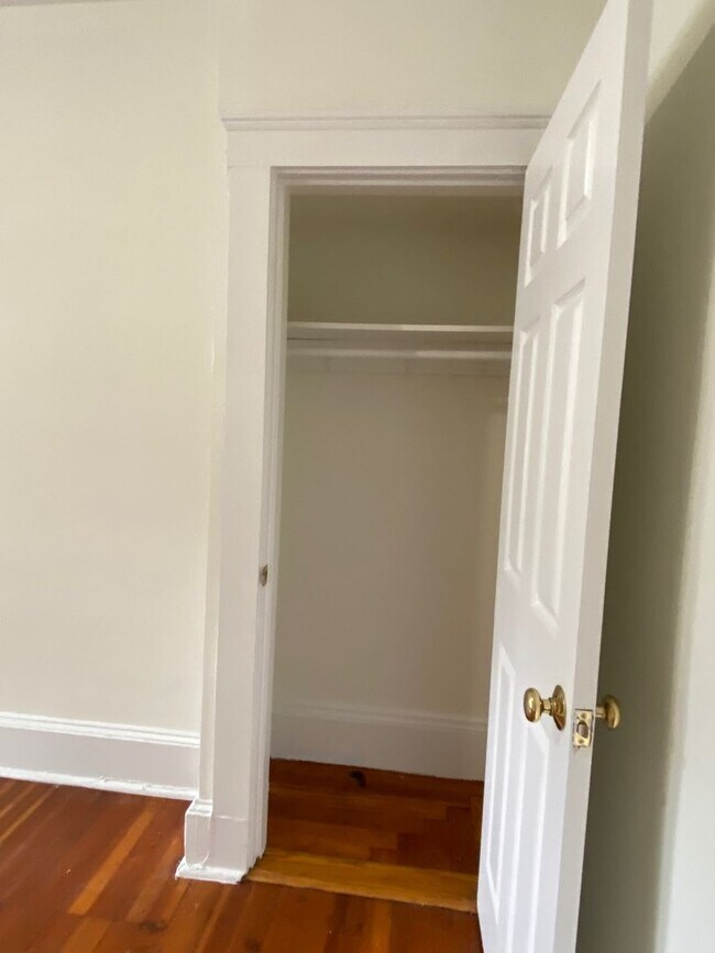 Building Photo - Nice, large 1 bed in a prime location in Allston.