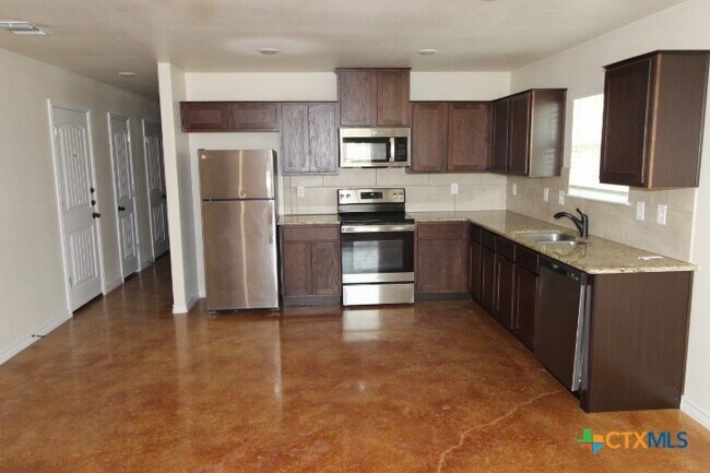 Building Photo - 1017 Cline Dr
