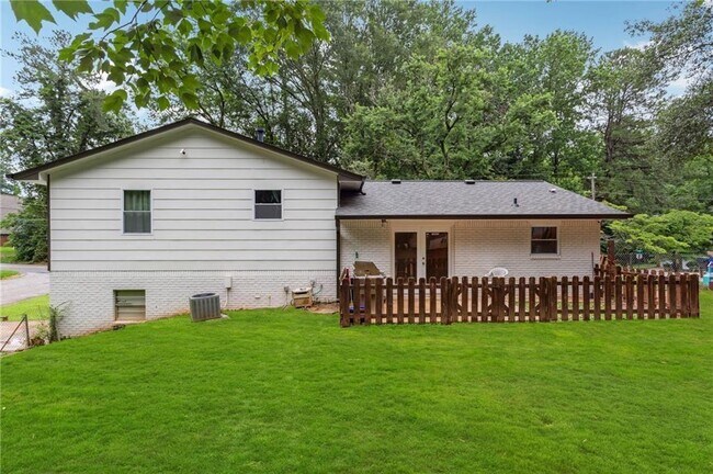 Building Photo - 2985 Dodson Dr