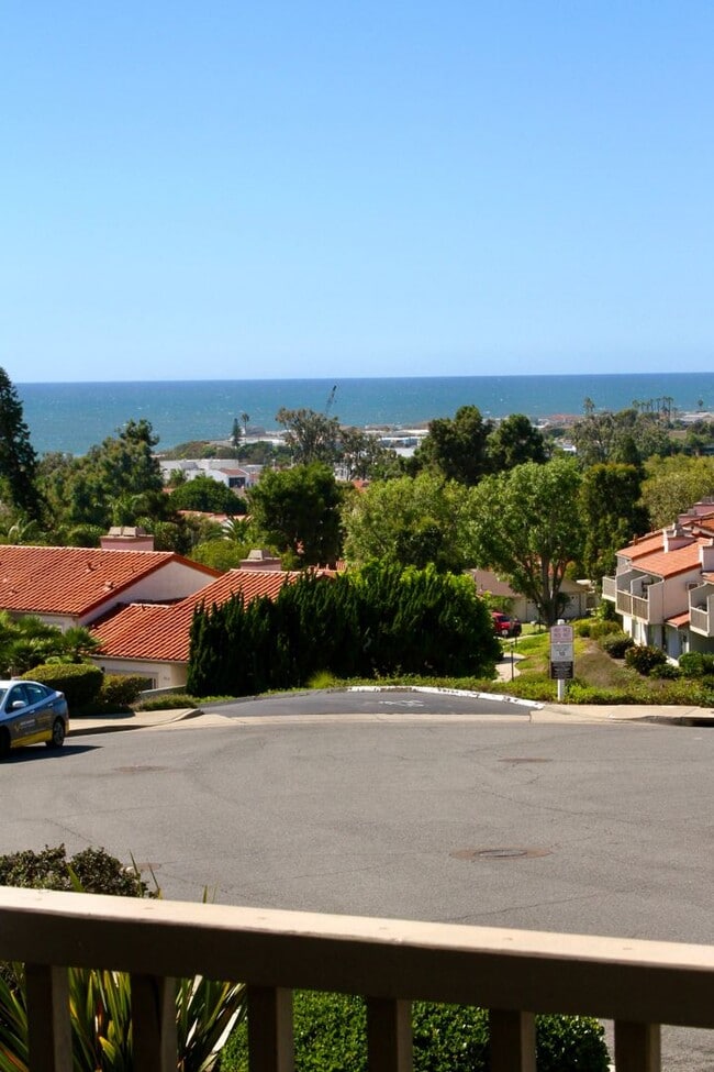 Building Photo - 2 Bed - 2.5 Bath - Condo - Ocean View - St...