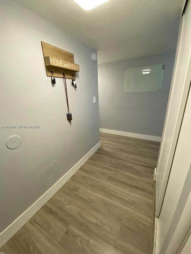 Building Photo - 455 S Pine Island Rd