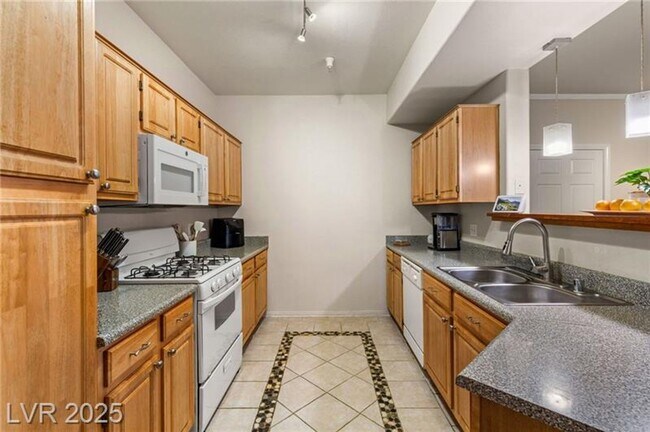 Building Photo - Spacious Two-Bedroom Condo with Resort-Sty...