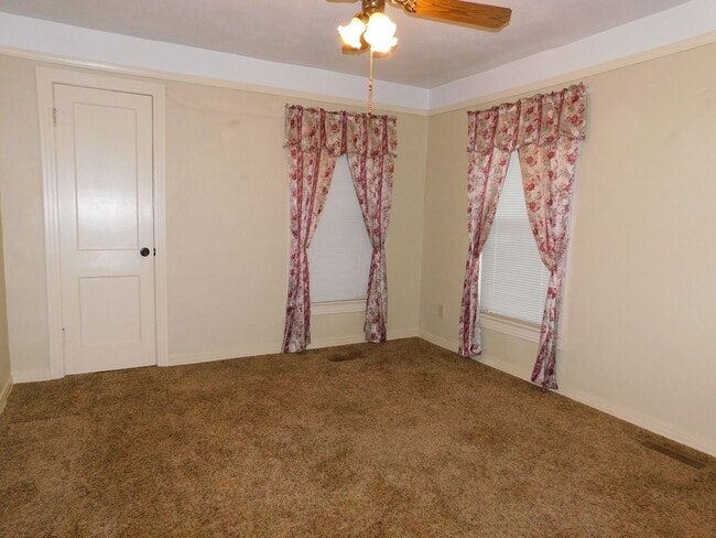 Building Photo - Charming 3 Bed 2 Bath House