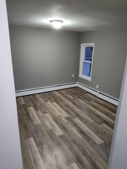 living room - 951-2 Carmalt St