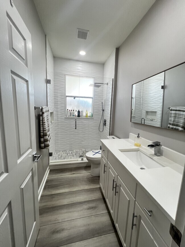 Building Photo - 14120 Reflection Lakes Dr