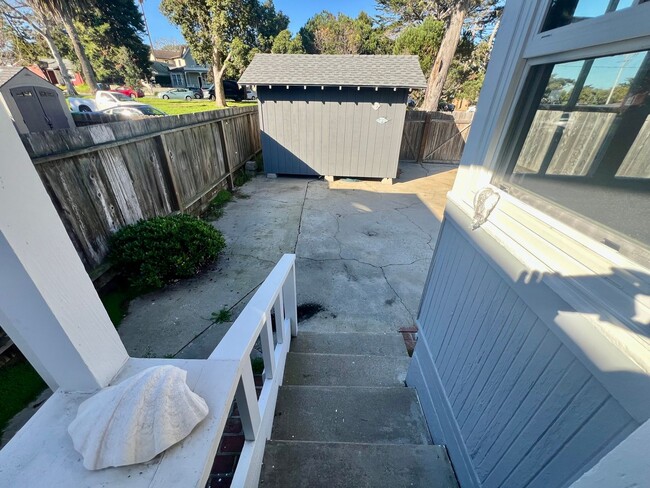 Building Photo - Charming 2 bedroom home in Pacific Grove!