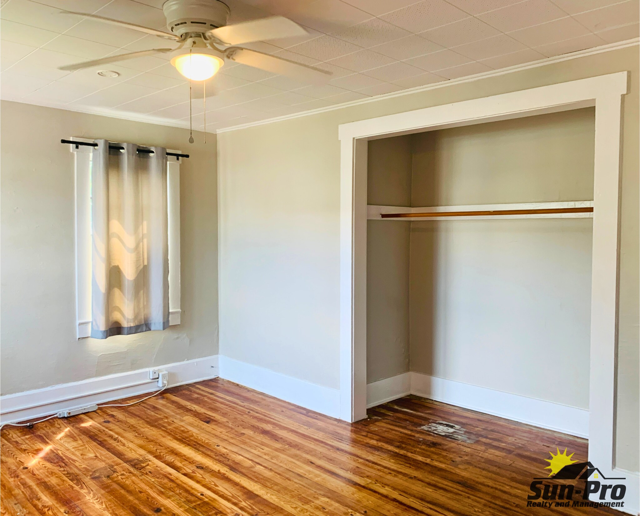 Building Photo - 808 S Grandview Ave