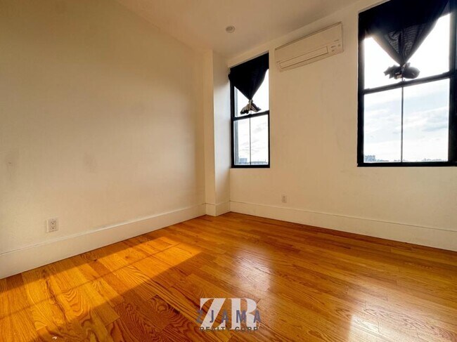 Building Photo - 3 bedroom in BROOKLYN NY 11213