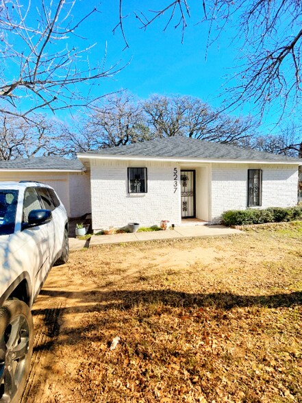 Building Photo - 5237 Flamingo Rd