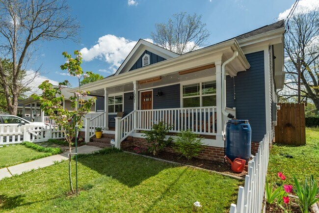 Building Photo - Gorgeous Home near Downtown Durham!