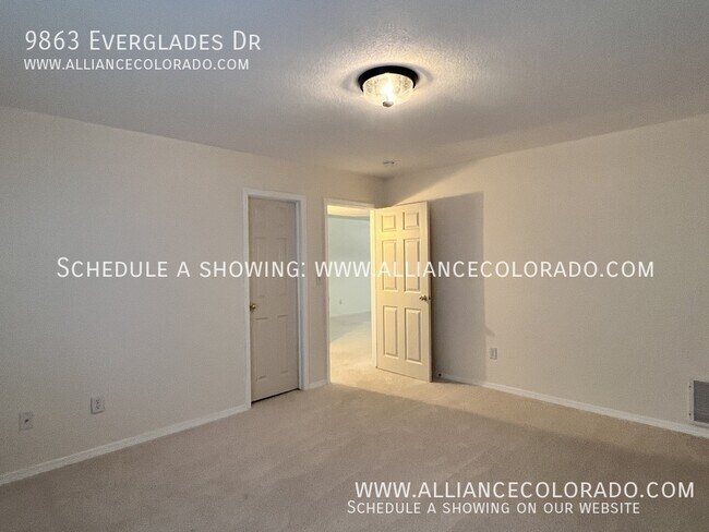 Building Photo - 9863 Everglades Dr