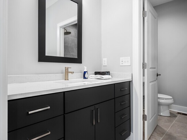 Building Photo - 928 Pullman Plz