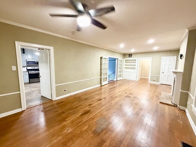 Building Photo - Spacious 3 bedroom with its own micro-park!