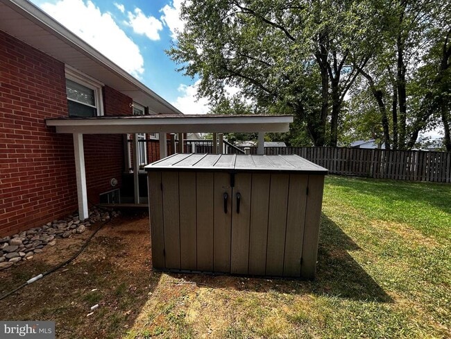 Building Photo - 119 Cardinal Ln
