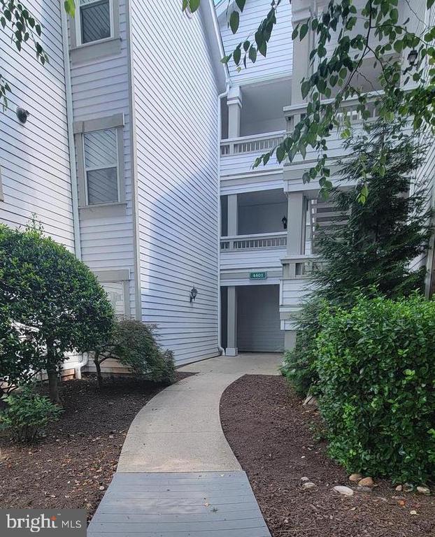 Building Photo - 4401 Sedgehurst Dr