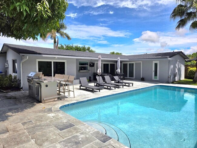 Building Photo - 8730 NW 17th Ct