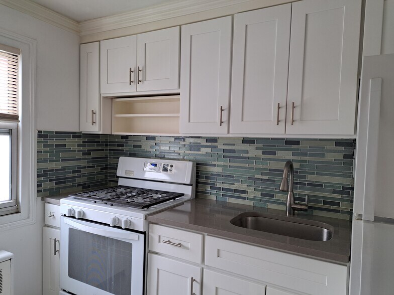 Building Photo - 148 Vanderburgh Ave
