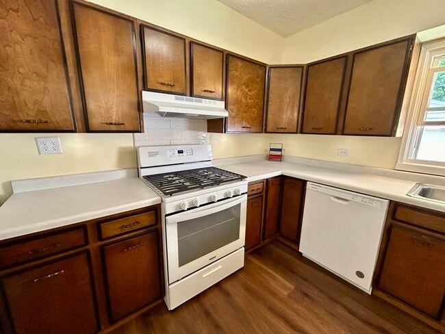 Building Photo - 1000 Kern St