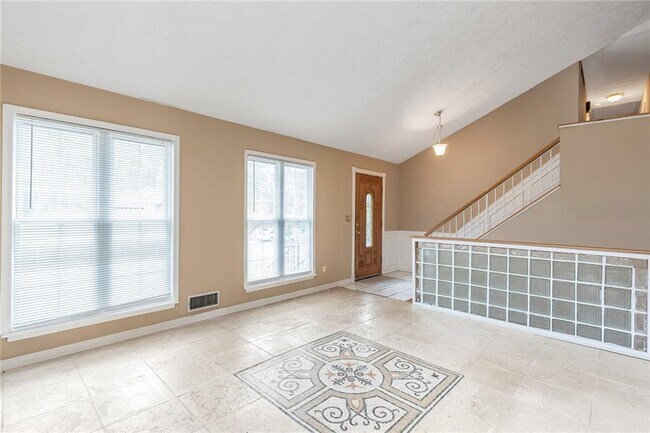 Building Photo - 131 Arrowood Ln