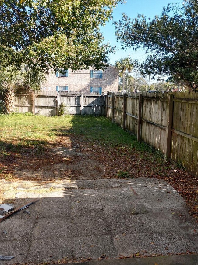 Building Photo - 106 Valencia Dr