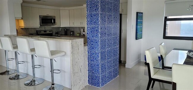 Building Photo - 3800 Galt Ocean Dr