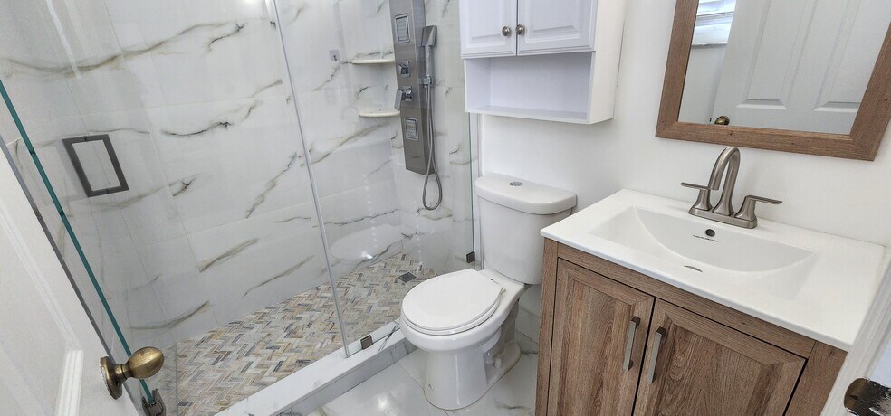 Building Photo - 640 SE 1st St