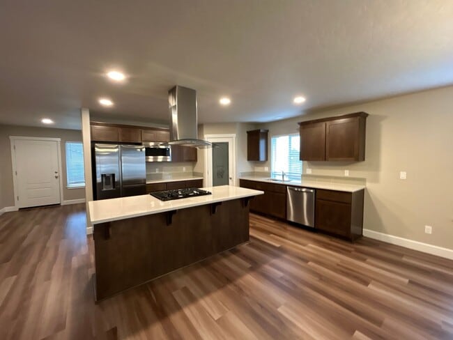 Building Photo - Beautiful 3 Bedroom / 2 Bathroom Home in S...